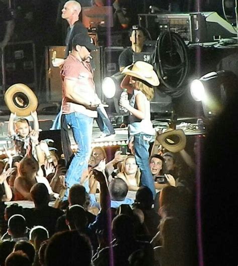 On Stage With Jason Aldean I Smile Make Me Smile Jason Aldean Songs Concert Fan Country