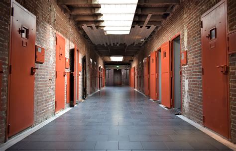 oranjehotel nederlandse boeken en documentatie over concentratiekampen tijdens de tweede