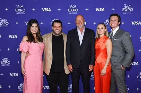 ‘frozen Cast Reunites At D23 Expo 2022 As Legends See Photos