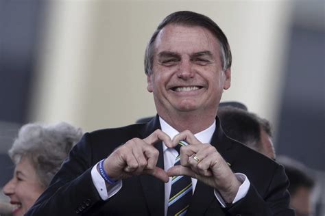 Bolsonaro Sanciona Lei Fascista Da Frente Ampla Sobre Stalking