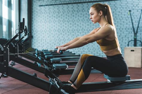 Full Body Workout How To Use A Rowing Machine At The Gym