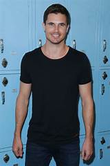 Robbie Amell ~ news word