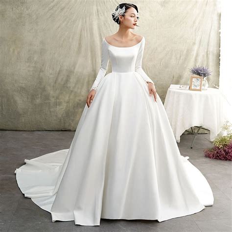 If you love all things when it comes to retro wedding dresses, it's hard to find the right fit when shopping at thrift stores. Vintage / Retro Ivory Satin Winter Wedding Dresses 2019 ...