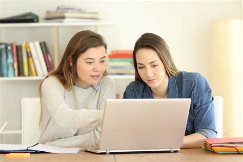 Two Students Learning Helping Each Other Studiekeuze Advies