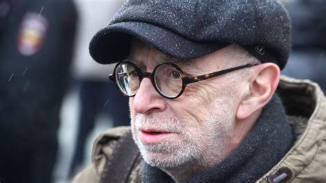 Tragedy Strikes! Lev Rubenstein Obituary, Poet, writer, and social