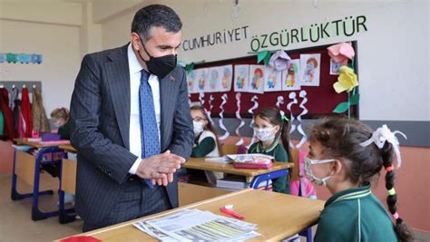 Valimiz Sayın Cevdet ATAY Bahçeköy İlkokulu nu İstilli Ortaokulu nu ve