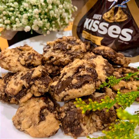 A facebook user by the name of baizura muhammad posted the recipe and photos of the cookies she made last month. RESEPI COOKIES ALA FAMOUS AMOS - Biskut Coklat Chip, Red ...