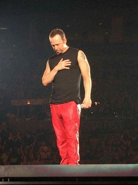 mainevent credit to whoever took this amazing photo of my donnie 💕 red pants donnie wahlberg