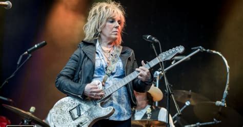 Country Icon Lucinda Williams To Release Memoir Dont Tell Anybody The