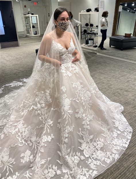 Monique Lhuillier Maeve New Wedding Dress Save 20 Stillwhite