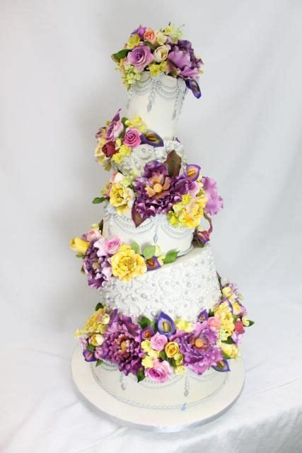 20 Creative Topsy Turvy Wedding Cake Ideas Weddingomania