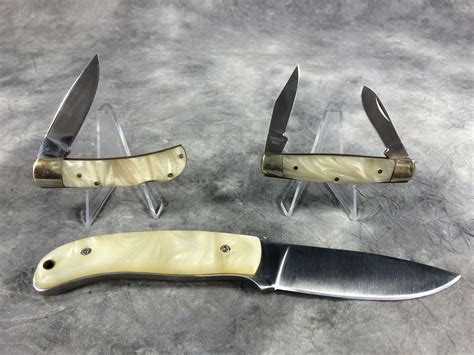 Hi all, here is another set of fantastic knives that my friend has asked me sell for him. Value of 2005 WINCHESTER Limited Edition Mother of Pearl 3-Knife Set | iGuide.net