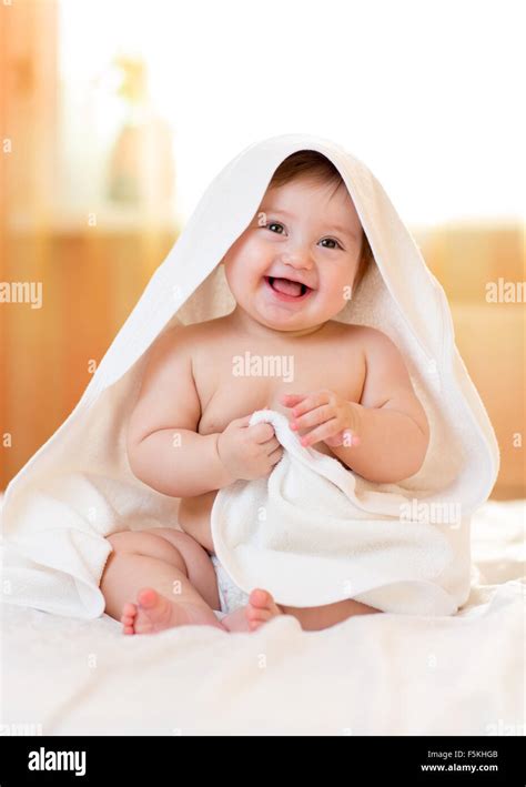 Smiling Innocent Face Hi Res Stock Photography And Images Alamy