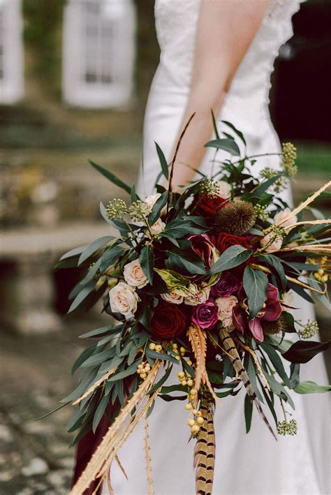 At modern wedding we love, live and breathe weddings. 24 Beautiful Winter Wedding Flowers | CHWV
