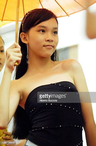 Teenage Modeling Photos And Premium High Res Pictures Getty Images
