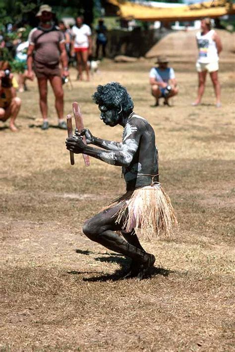 maningrida dancer aboriginal dancing northern territory australia ozoutback