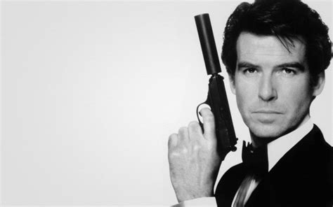 Pierce Brosnan Agent 007 James Bond Weapons Guns Pistol Black