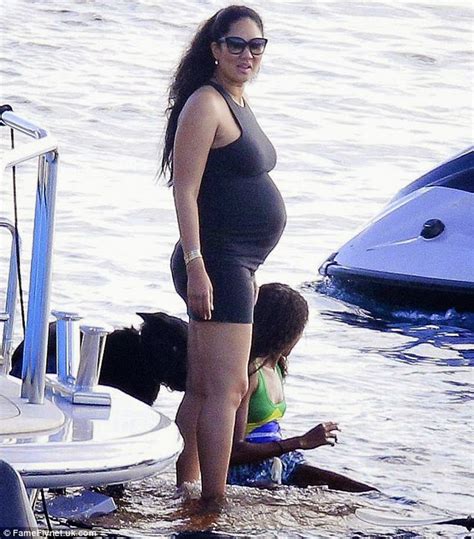 Pregnant Women Beautiful Pregnant Reality Star Kimora Lee Simmons Makes A Splash As She Plays