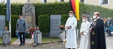 Pfarrer Markus Hochheimer (rechts), die Kameraden der Krieger- und ...