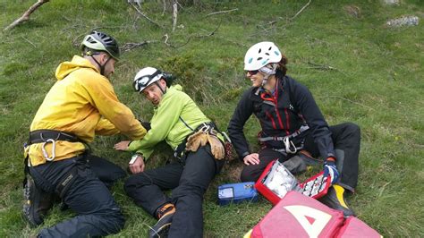 Vlm Adventure Consultants First Aid Courses