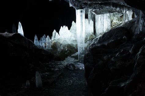 These Ice Caves In Washington Are A Stunning Natural Wonder Ice Cave