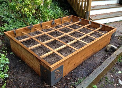 What is square foot gardening? WSHG.NET | Easy-Peasy Square-Foot Gardening | Featured ...