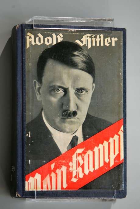 It is the first version of the notorious manifesto to be published in the german authorities have made clear that any new editions of mein kampf must include commentary. Adivinhe quais frases são de Mein Kampf, o livro de Hitler