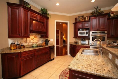 Red color highlights, combined with kitchen cabinets, floor, and ceiling in neutral colors, make a warm and welcoming kitchen. 40 Exquisite and Luxury Kitchen Designs (IMAGE GALLERY)