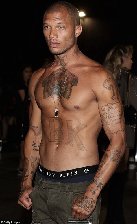 Shirtless Jeremy Meeks Steals Spotlight At Fashion Show Daily Mail Online