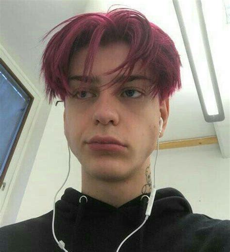 The eboy haircut works on a variety of levels mostly depending on the length. Pin by carly hinojosa on Hotties | Grunge boy, Pretty ...