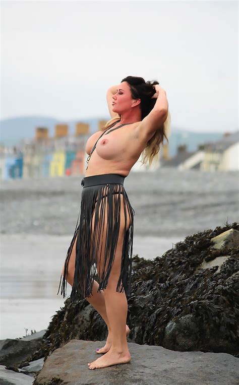 Lisa Appleton Topless And Fat British Piggy Scandal Planet