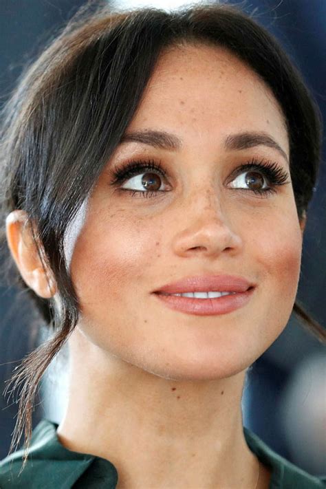 Meghan, duchess of sussex, is an american member of the british royal family and a former actress. Meghan Markle Thinks She's Claire Underwood - Newsflash ...