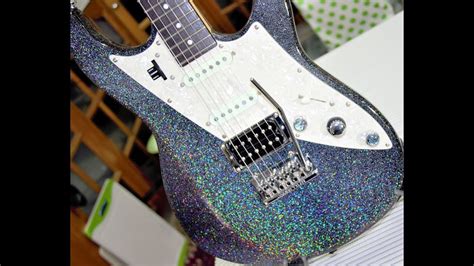 How To Paint Your Guitar Amazing With Holographic Metal Flake Youtube