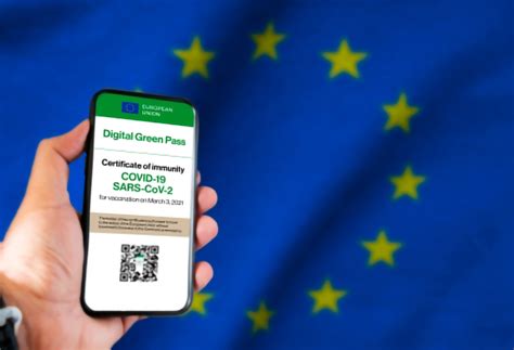 Il green pass europeo permette di evitare di sottoporsi a tamponi obbligatori o di osservare la quarantena quando si entra in uno stato estero. Via libera al Green Pass: come funziona e come ottenerlo ...