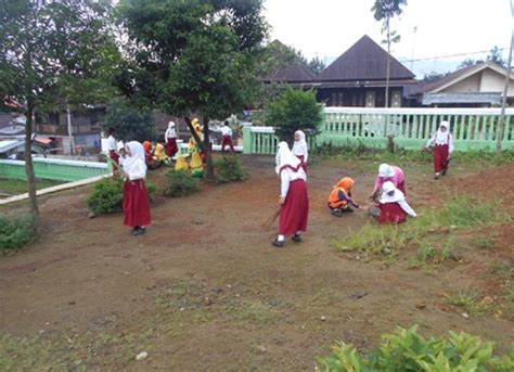 Gambar Orang Gotong Royong Di Sekolah - Doni Gambar