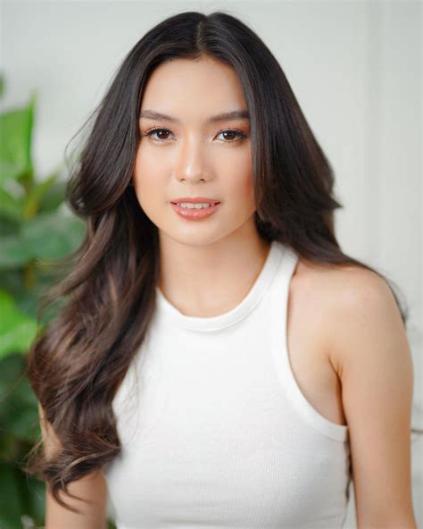 filipino kathryn bernardo cassie aesthetic girl chin kos asian girl basic tank top actresses