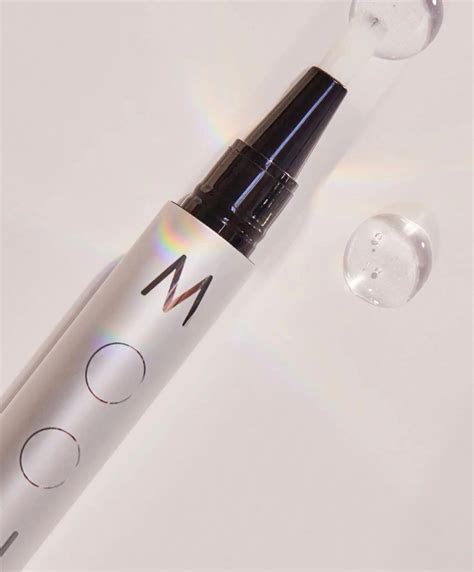 Moon X Kendall Jenner Platinum Mint Advanced Teeth Whitening Pen