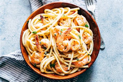 Sometimes simple food is the best and this 5 ingredient spaghetti aglio e olio wonderfully combines the flavours of garlic and olive oil with fresh chilli. Shrimp Spaghetti Aglio Olio (20 minute, only 5 Ingredients)