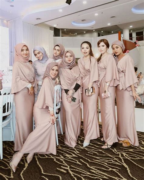 5 inspirasi model seragam bridesmaid hijab yang elegan nan anggun tiru yuk semua halaman