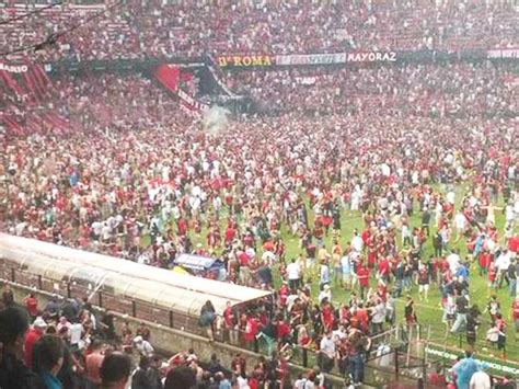 Colon De Santa Fe Hinchada Una Marea De Hinchas De Colon Copo