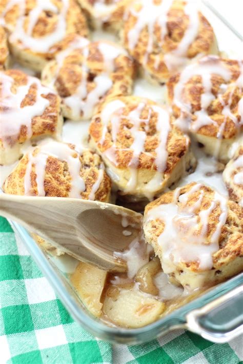 Apple Pie Cinnamon Roll Cobbler