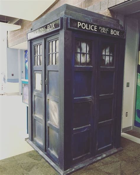 A Real Life Tardis Was Spotted Tardis Dr Who Doctor Who