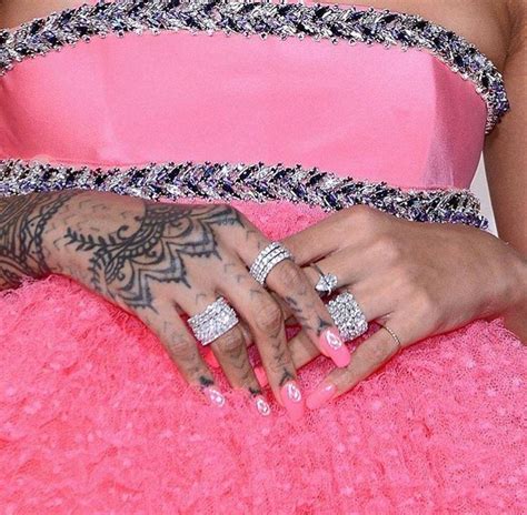Rihs Henna Tattoo Is So Pretty💞💗 Rihanna Tattoos Hennatattoo