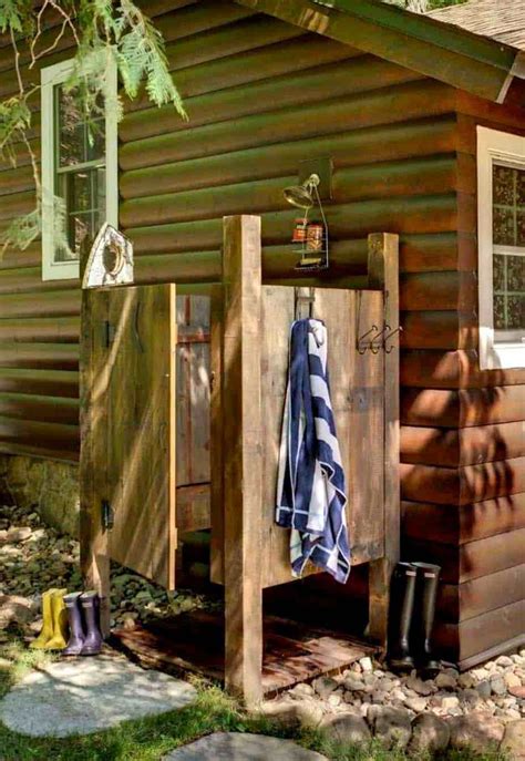 Here's what you need to know about plumbing, enclosures outdoor showers are what i look forward to most during our annual summer excursion to the north carolina shore. 30 Stupendous Outdoor Shower Ideas in 2020 | Outdoor ...