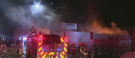 Large 3 Alarm Commercial Fire Breaks Out In Burbank Cbs Los Angeles