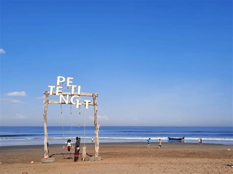 Pantai Petitenget Jelajahi Indonesia