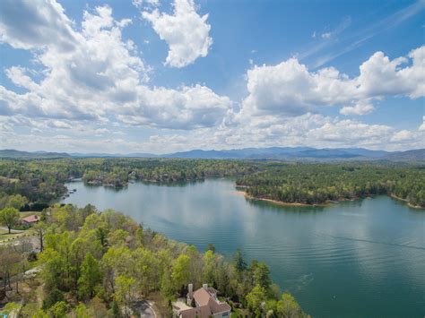Scroll down to find the latest waterfront homes for sale in western north carolina. Lake James NC Waterfront Homes for Sale | Greybeard Realty