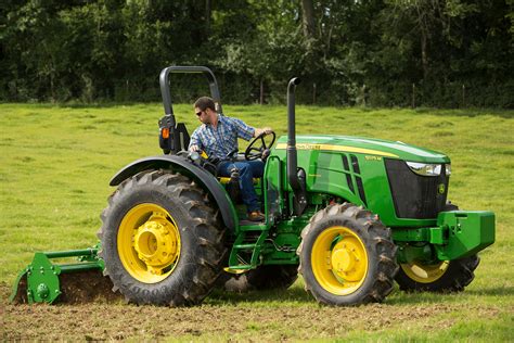 Deere Updates 5m Utility Tractor Lineup