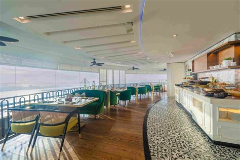 Al Dawaar Revolving Restaurant Buffet Restaurant In Dubai Hyatt