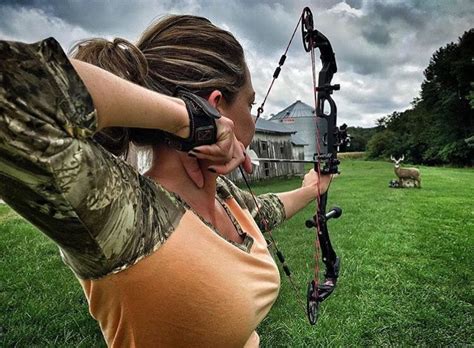 Gals With Guns And Bows Best Compound Bow Compound Bow Woman Bow Hunter